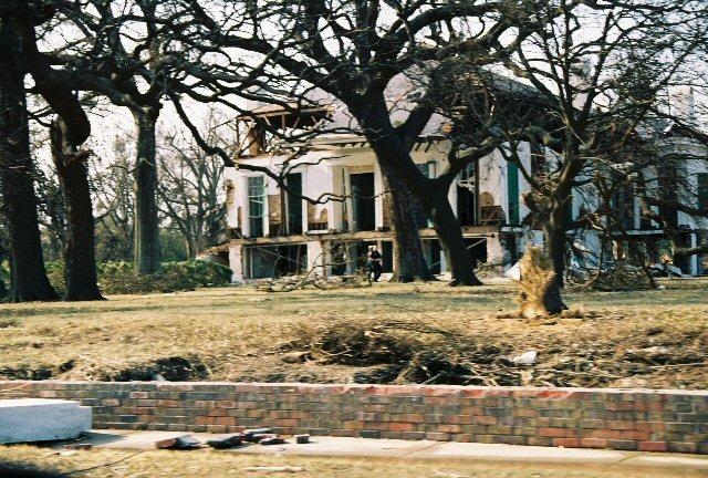 drive_30Aug11.jpg - Jefferson Davis Home (Beauvoir)