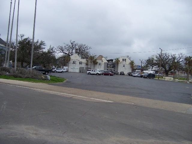 coast_post_katrina_103.JPG - Biloxi - Mary Mahoney's Old French House Resturant. The building dates back to the 1700's and was opened as a resturant in 1964. Survivor of many hurricanes on the coast, including Katrina, though not without extensive damage.