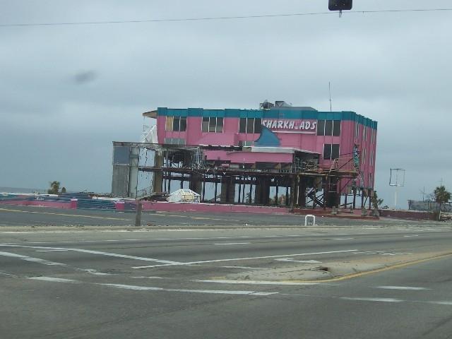 coast_post_katrina_127.JPG - Biloxi - Sharkheads souvenir shop.