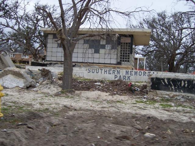 coast_post_katrina_136.JPG - Biloxi - Southern Memorial Park Cemetary.