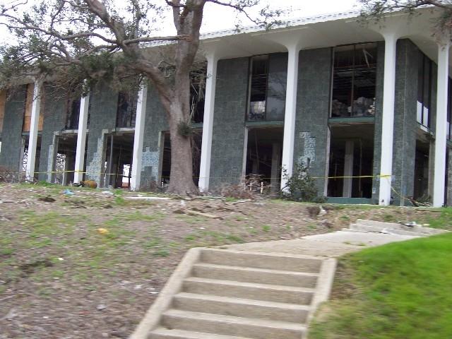 coast_post_katrina_171.JPG - Gulfport - Gulfport Library, the place that Kathy and Randy found love. Its fate is still unknown.