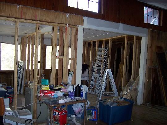 house04.JPG - Looking towards my radio room (left) and dining room (right) from the living room.