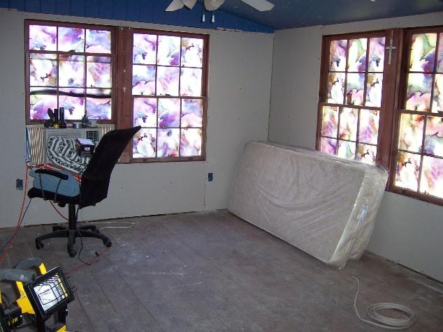 house32.JPG - Another view of the back bedroom. Kevin stayed in here when visiting from college  before it was completely finished