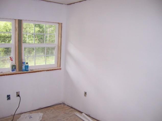 house71.JPG - This room actually became the new ham shack