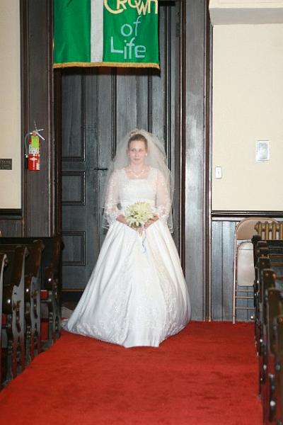 kevin_megan038.JPG - Here comes the bride!!!